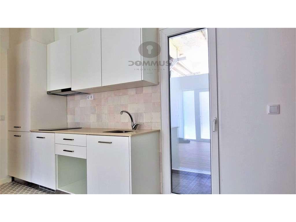 Moradia com 3 Pisos Totalmente Remodelado em Peniche - Grande imagem: 4/60