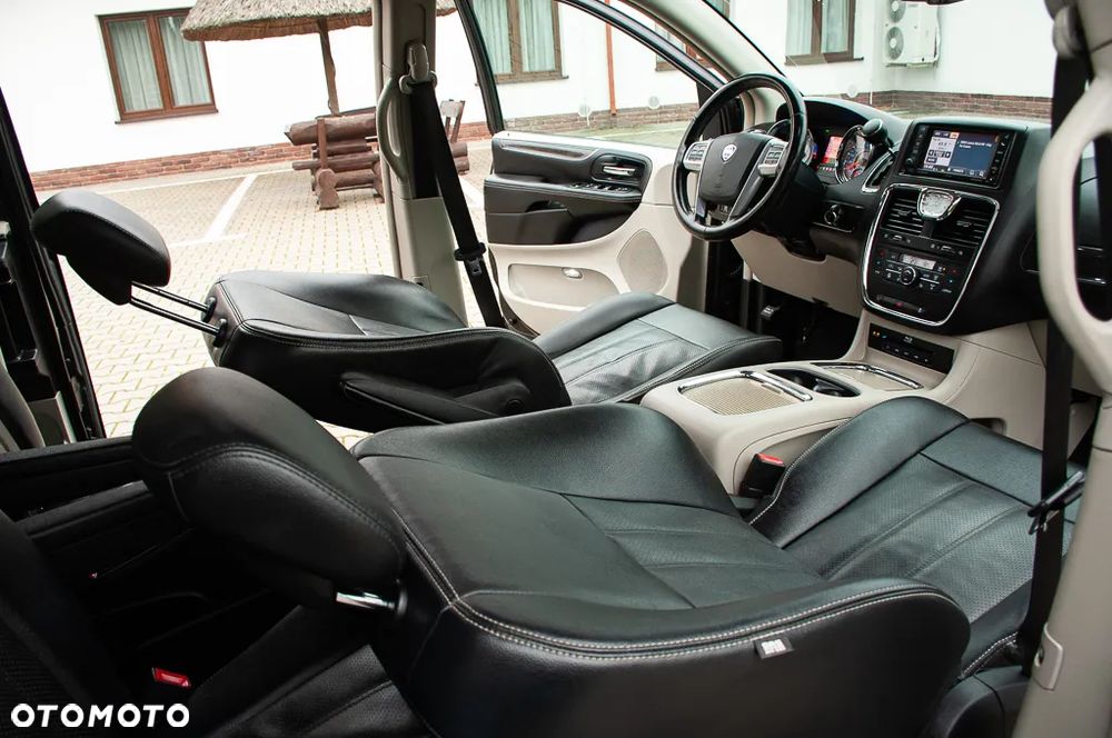 Lancia Voyager 3.6 Platinum - 21