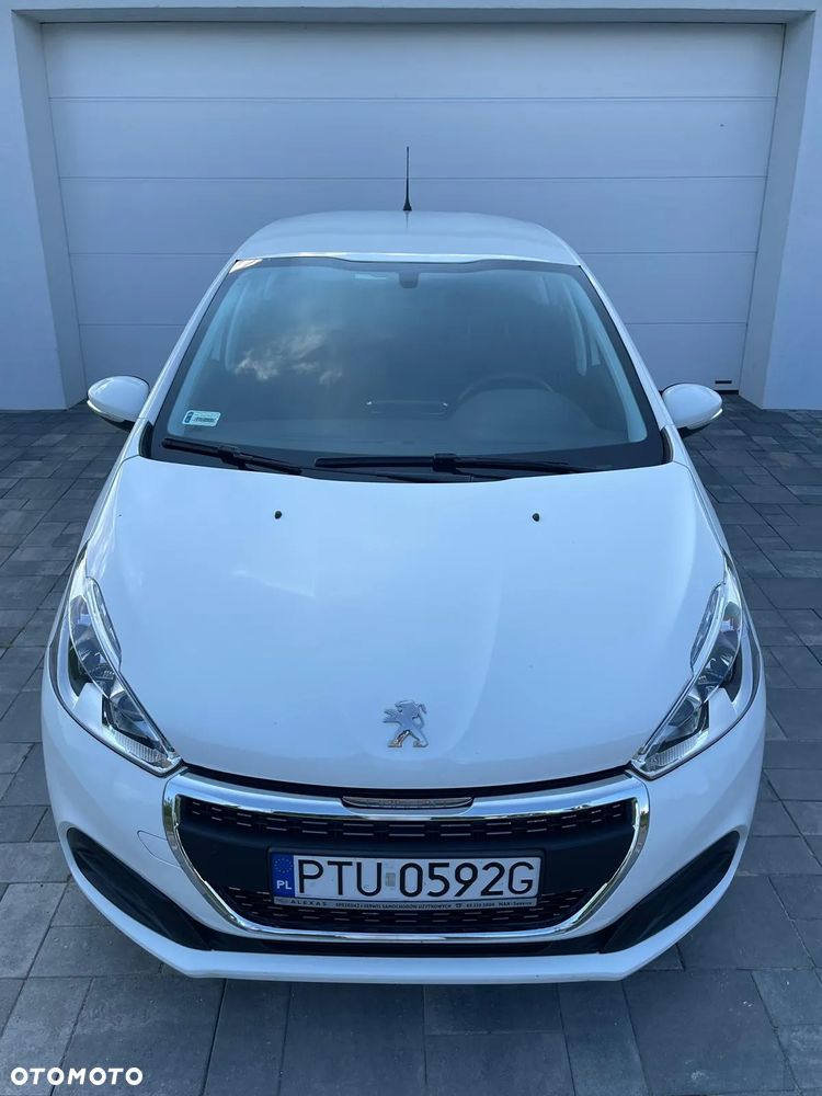 Peugeot 208 - 8