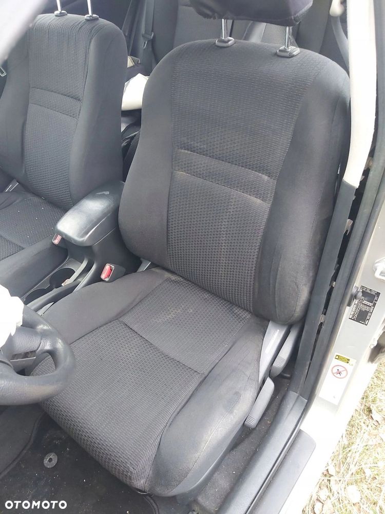 Toyota Corolla E12 fotel lewy przód 5D - 2