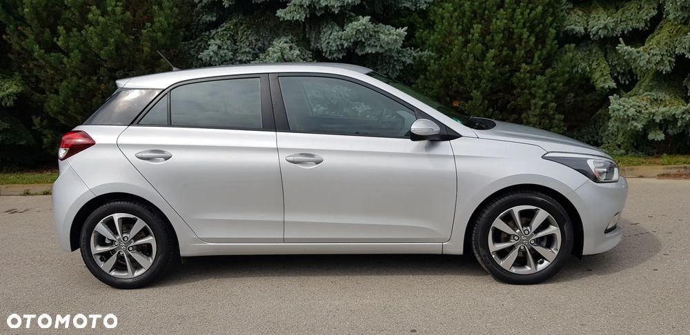 Hyundai i20 1.2 Passion Plus - 12