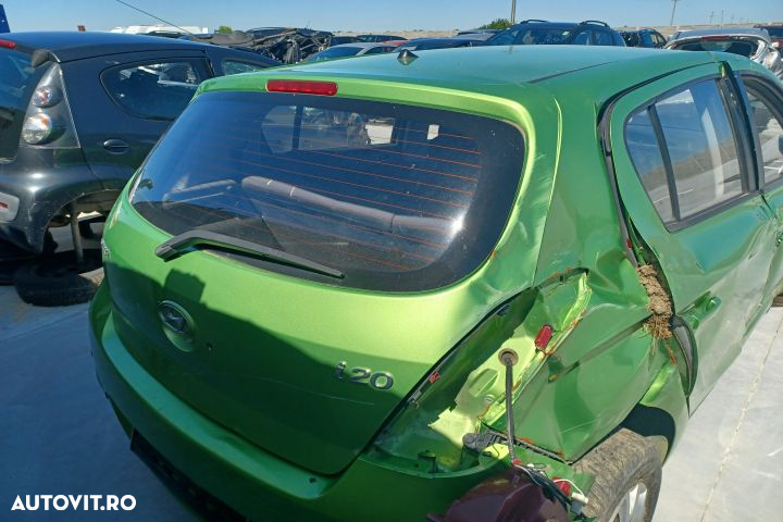 Lampa stop dreapta pe aripa Hyundai i20 PB  [din 2008 pana  2012] seria Hatchback 5-usi 1.2 MT (78 - 5