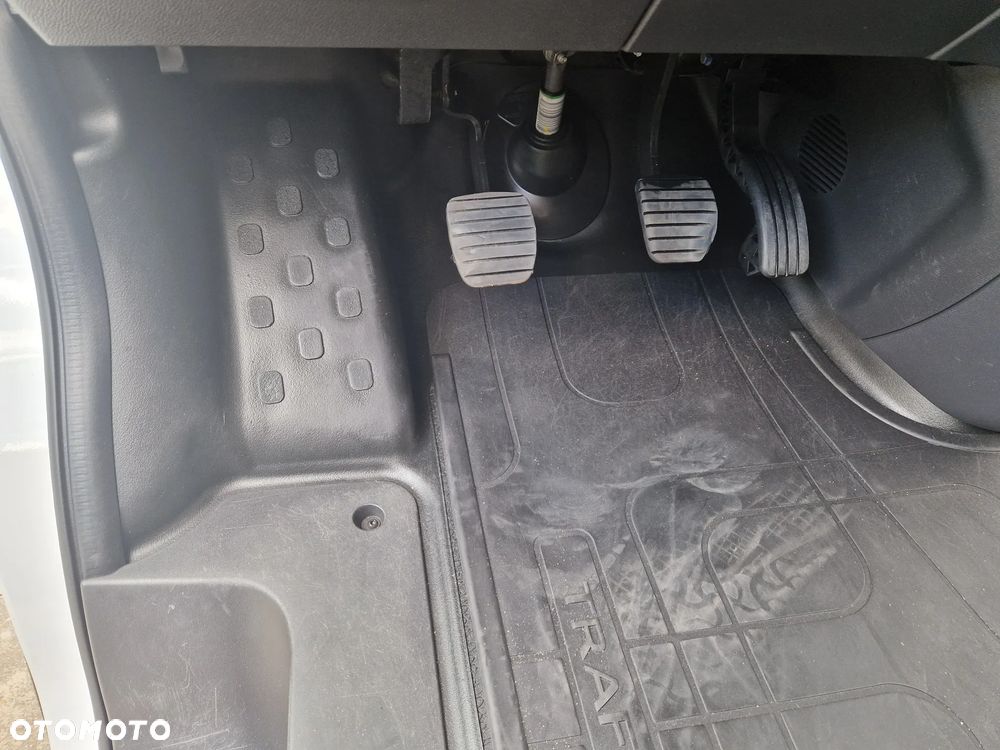 Renault Trafic - 16