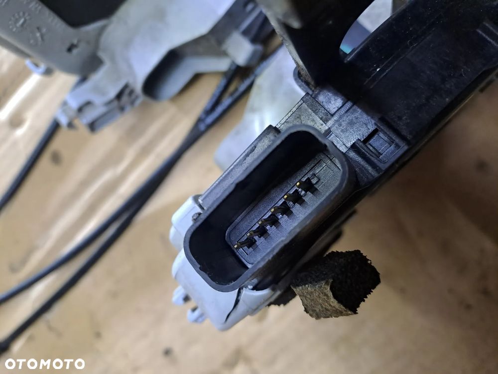 Kia Venga zamki drzwi komplet lewy przód 6 Pin pozostałe 4 Pin EU - 25