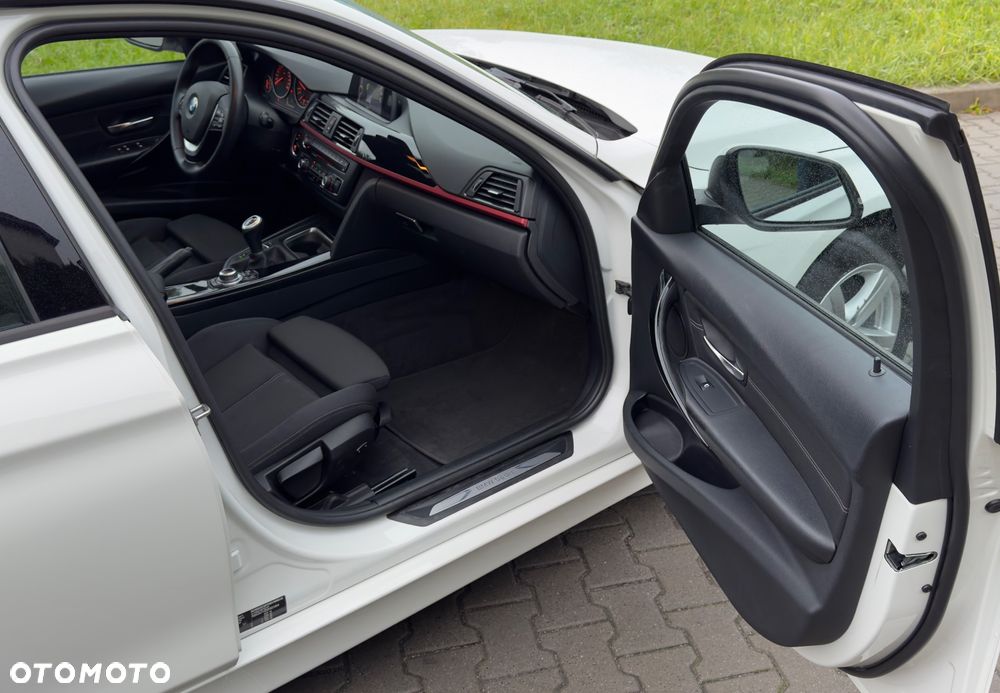 BMW Seria 3 318d Sport Line EU6 - 15