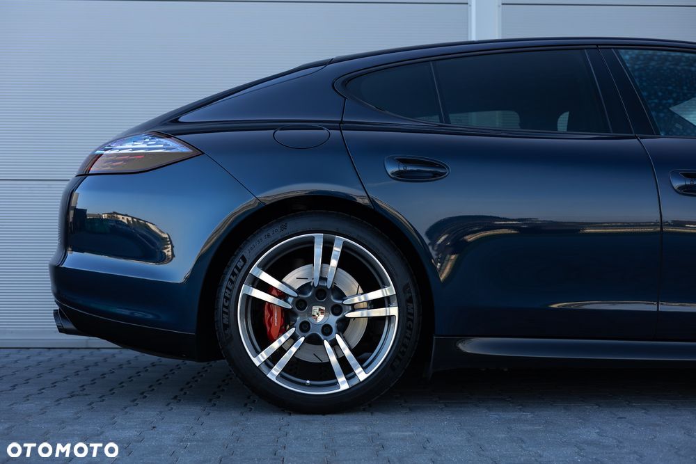 Porsche Panamera GTS PDK - 8