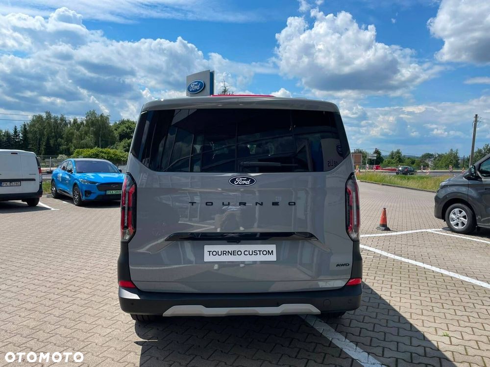 Ford Tourneo Custom - 13