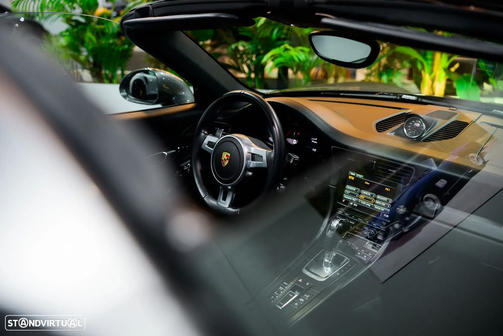 Porsche 911 (991) Targa 4 GTS PDK - 16