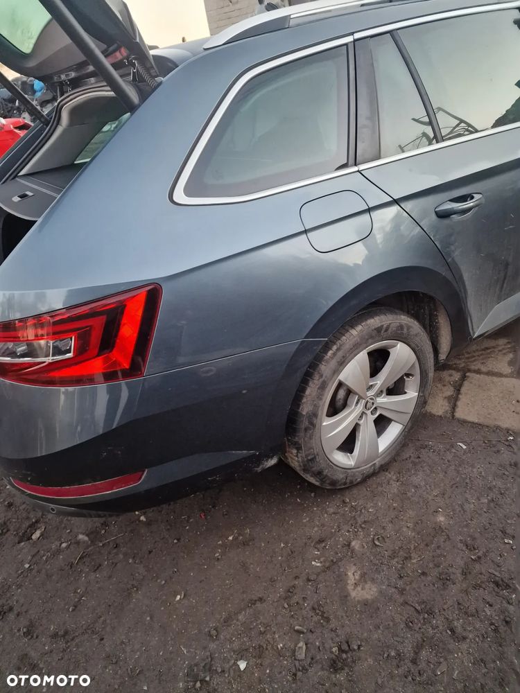 Błotnik  prawy  tył  skoda  superb  III  kombi - 1