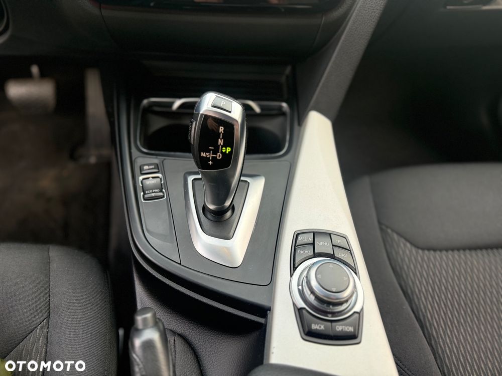 BMW Seria 3 320d - 16