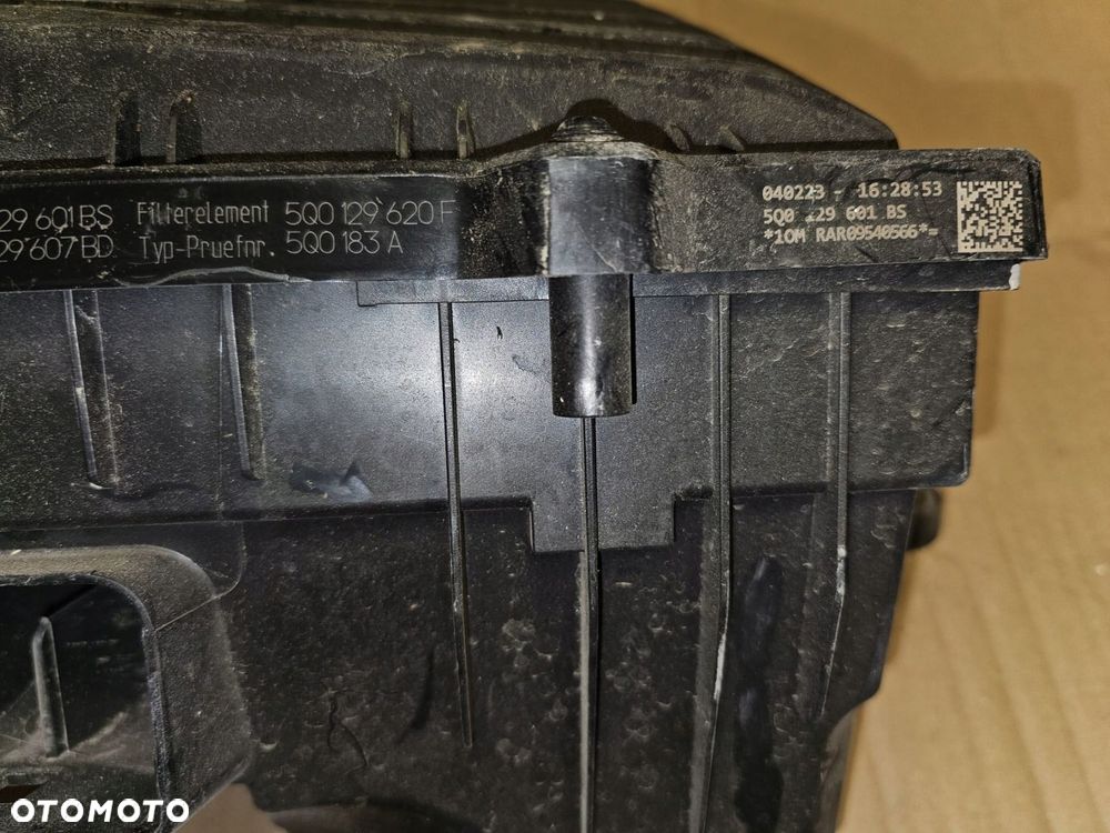 obudowa filtra powietrza volkswagen 5q0129601bs - 3