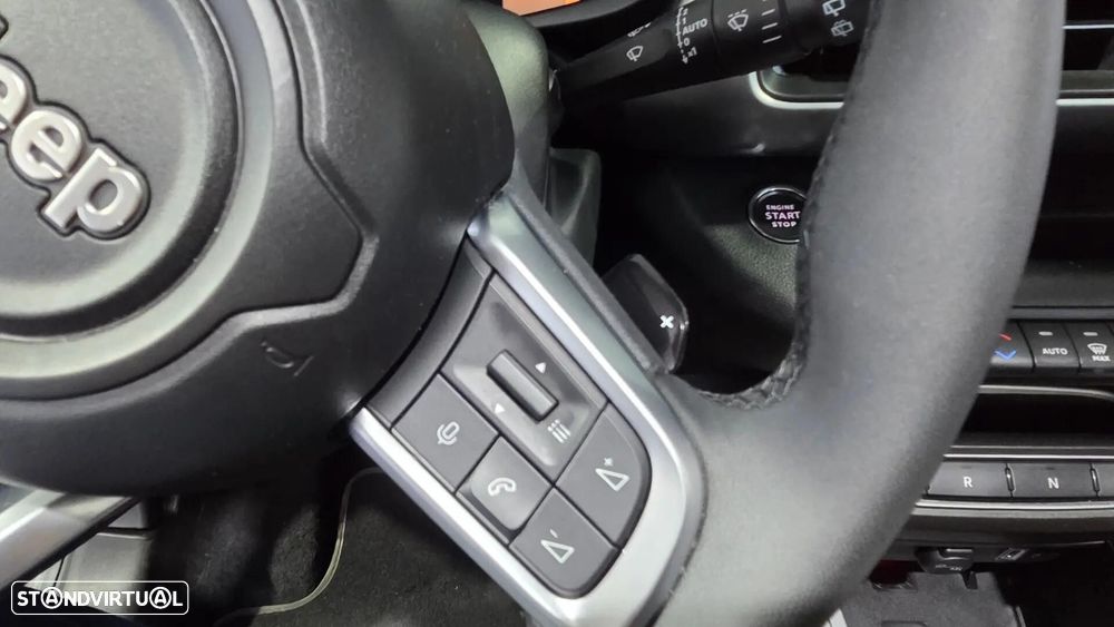 Jeep Avenger 1.2 e-Hybrid Summit DCT - 38
