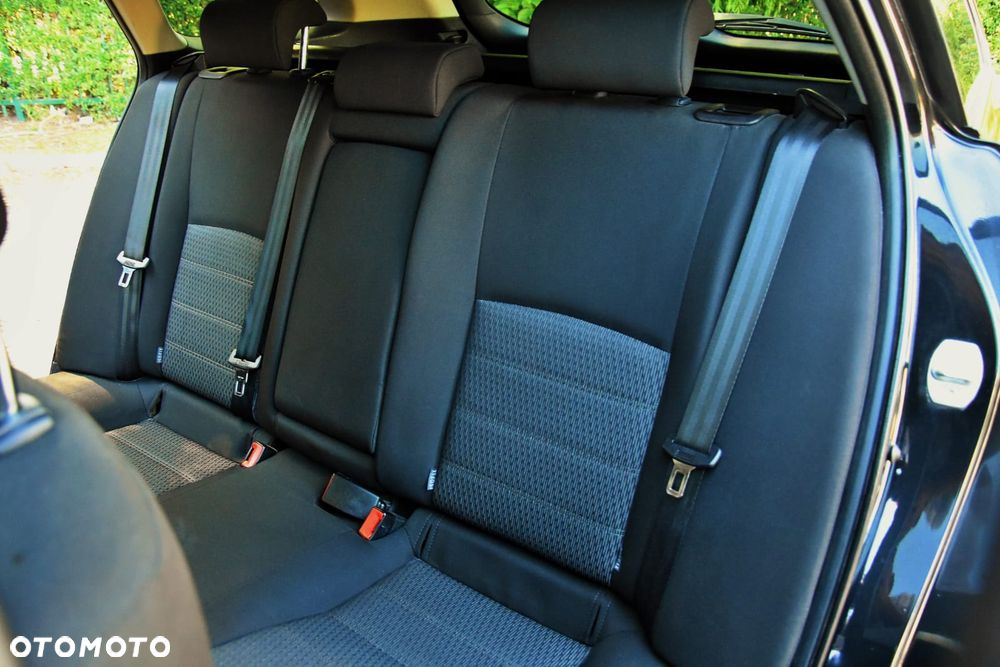 Toyota Avensis 2.0 D-4D Executive - 19