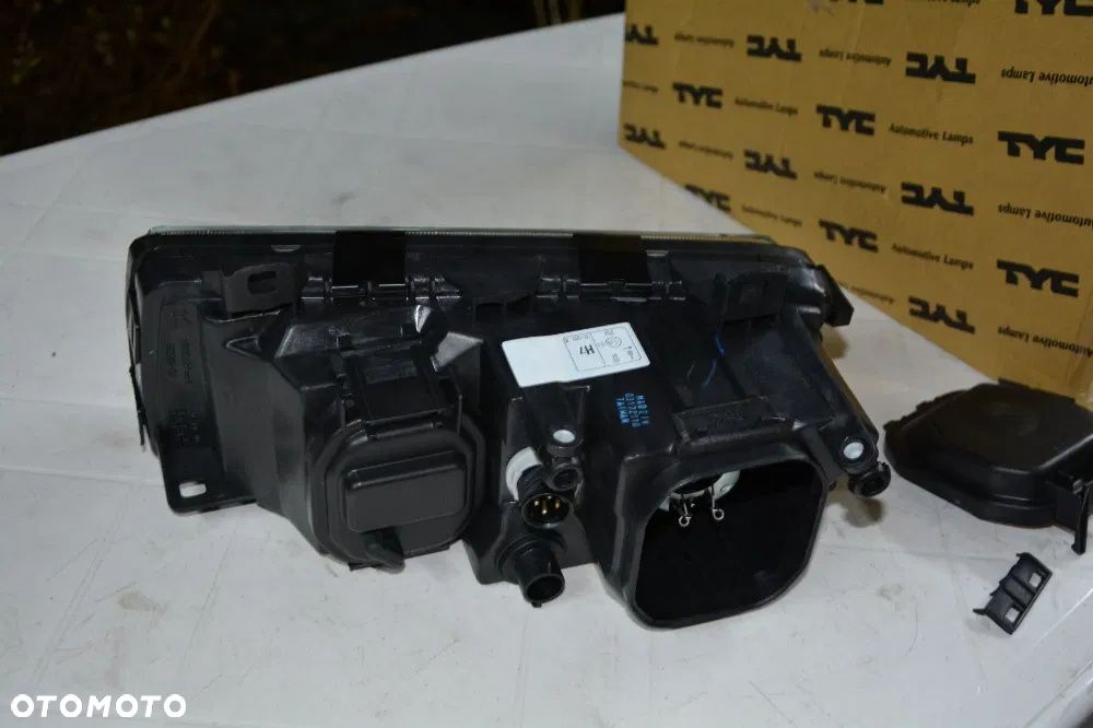 BMW 3 E36 lampa przednia prawa NOWA TYC - 2
