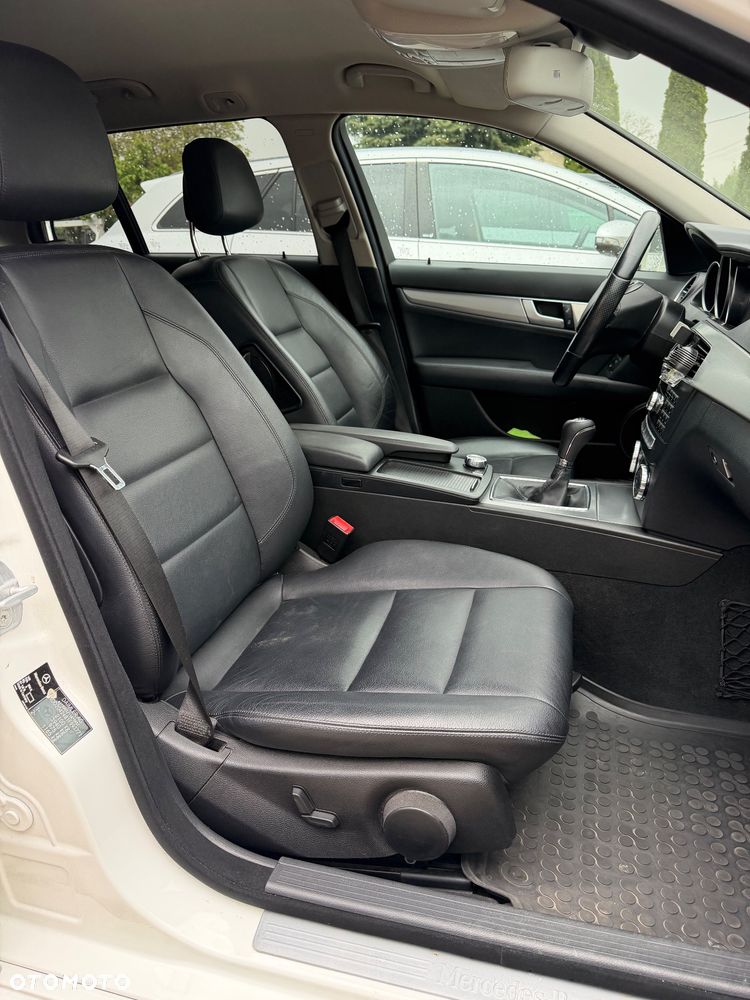 Mercedes-Benz Klasa C 200 CGI BlueEFFICIENCY - 12