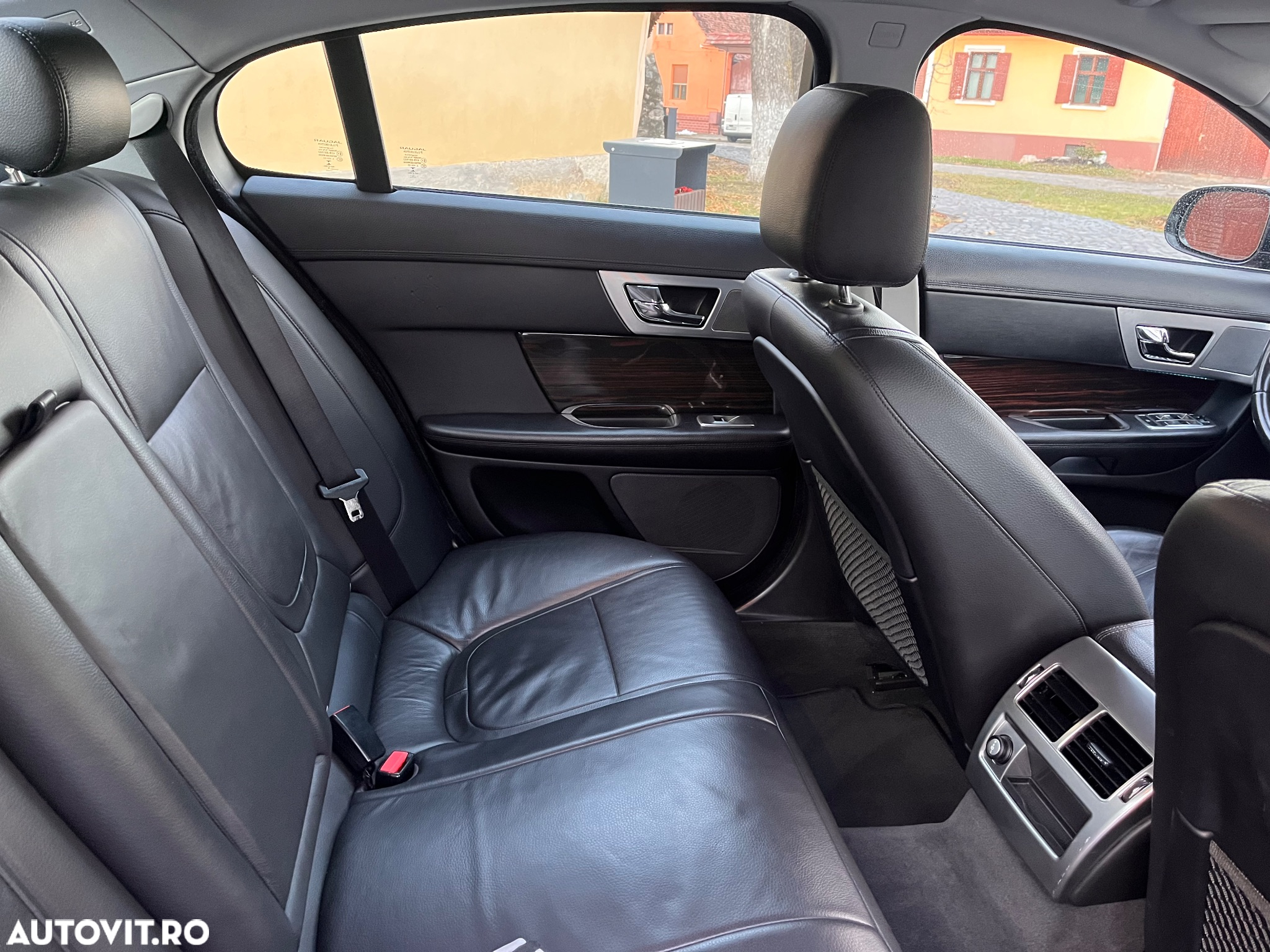 Jaguar XF 2.2D Premium Luxury - 10