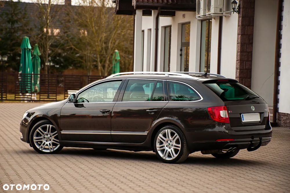 Skoda Superb 2.0 TDI DSG Exclusive - 17