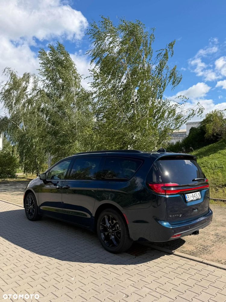 Chrysler Pacifica - 4