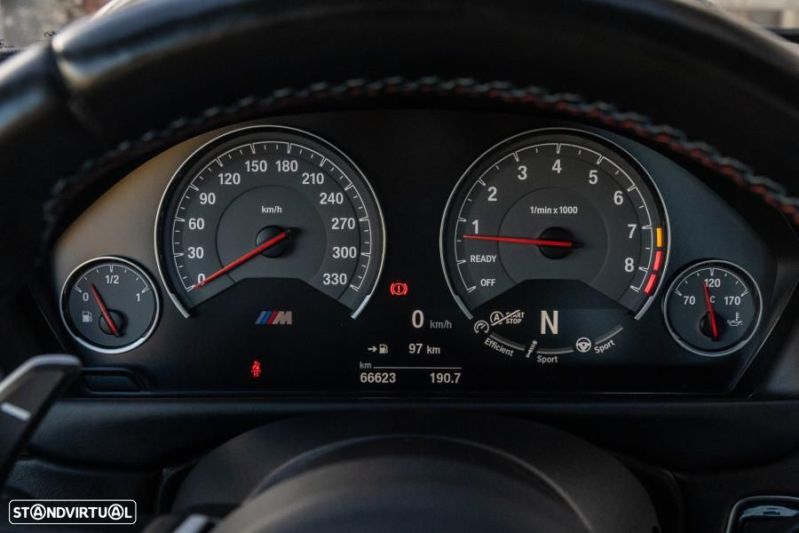 BMW M4 Coupe DKG Competition - 35