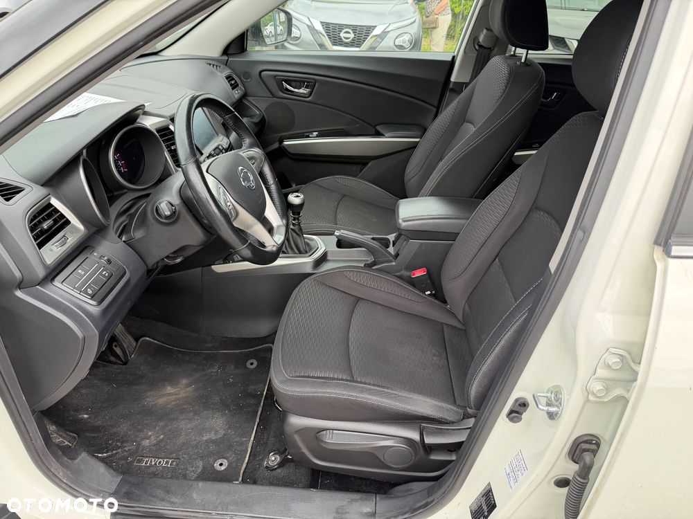 SsangYong/KGM Tivoli e-XGi 160 2WD Black+White - 29