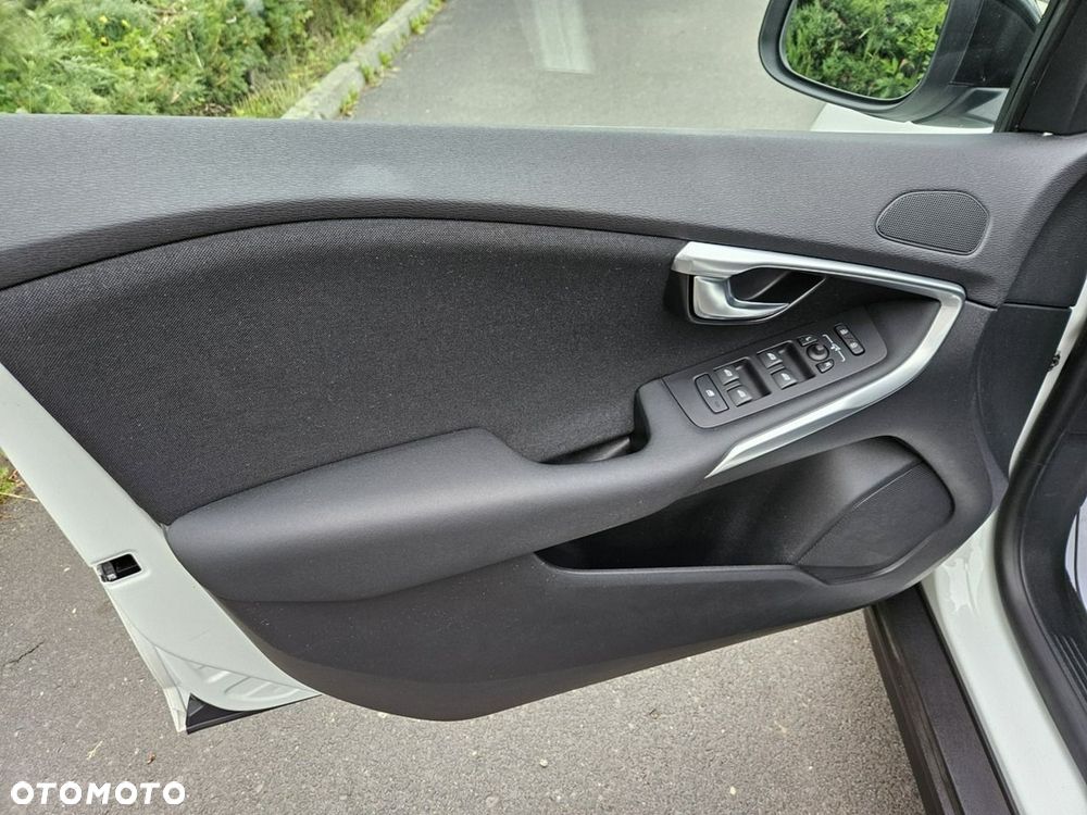 Volvo V40 D2 Drive-E Momentum - 13