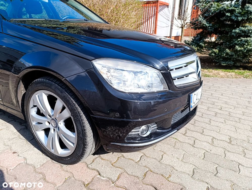 Mercedes-Benz Klasa C 180 CGI BlueEFFICIENCY Avantgarde - 17