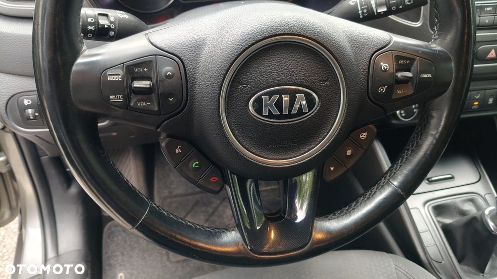 Kia Carens 1.7 CRDi M - 9
