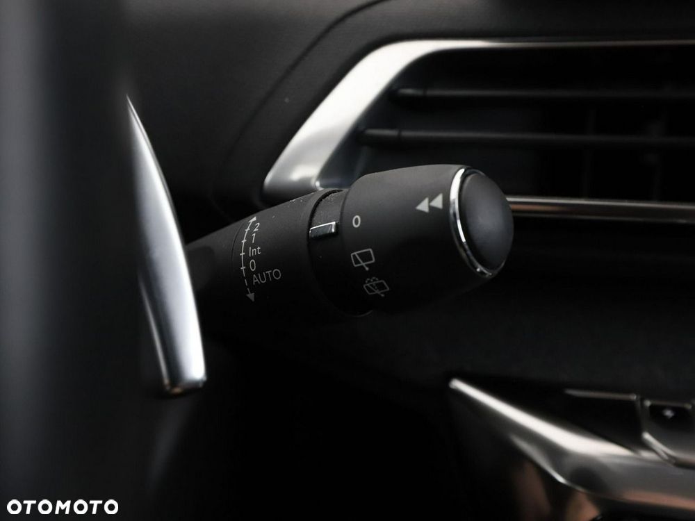 Peugeot 3008 1.6 PureTech Hybrid PHEV Allure Pack S&S EAT8 - 36