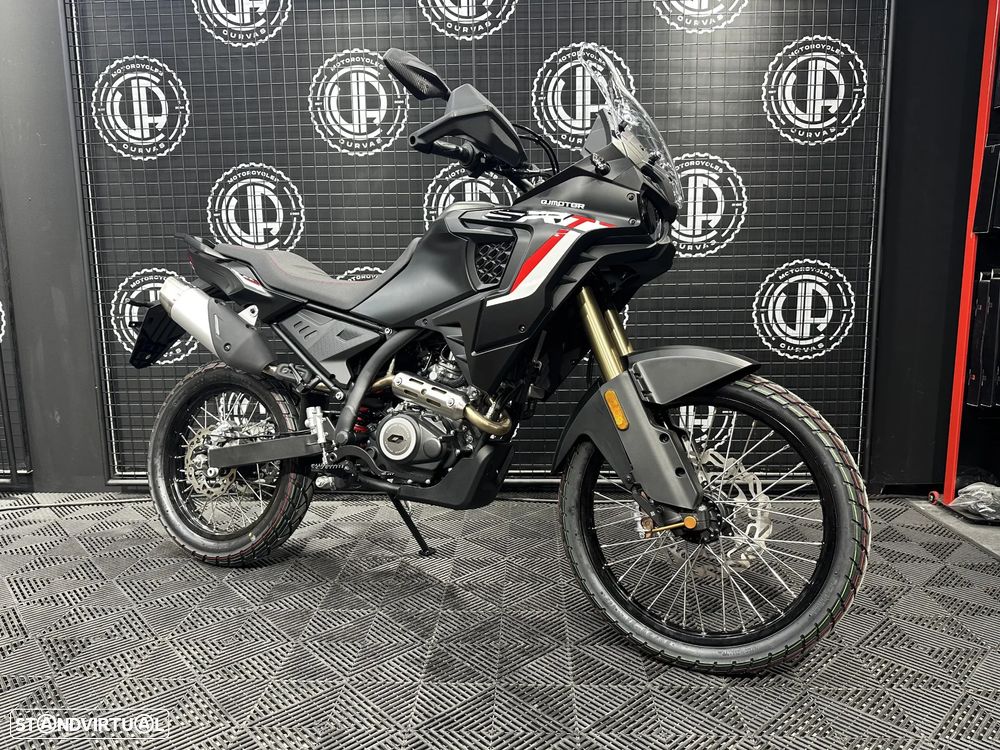 QJ Motor SRT 125DX - 1