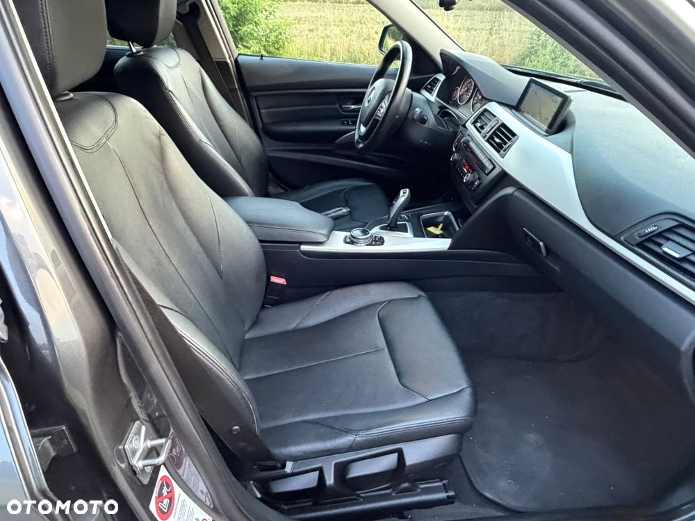 BMW Seria 3 320d Luxury Line - 31