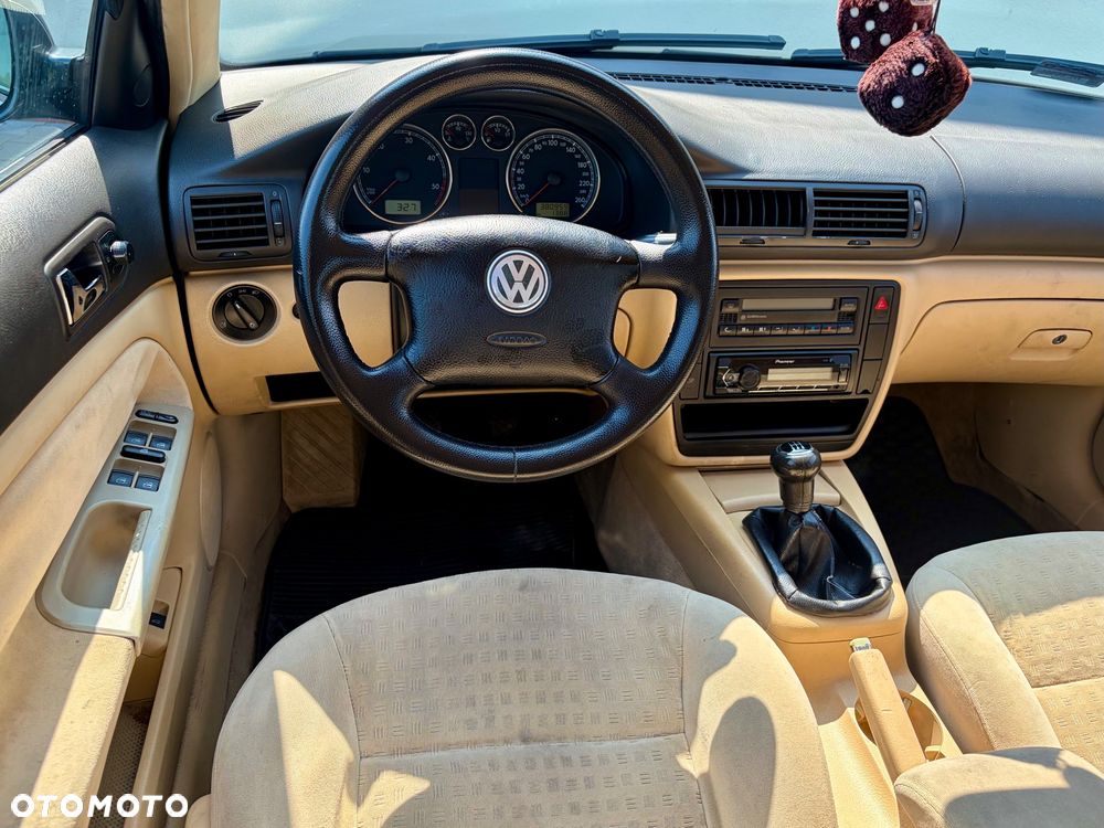 Volkswagen Passat 1.9 TDI Comfortline Family - 11