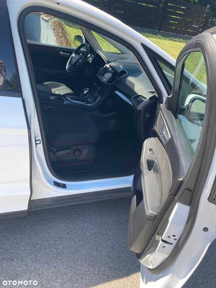 Ford S-Max - 13
