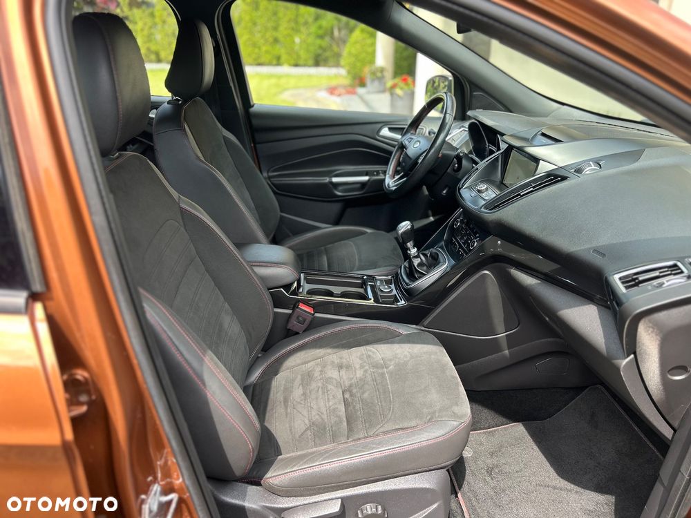 Ford Kuga 2.0 TDCi 4x4 ST-Line - 32