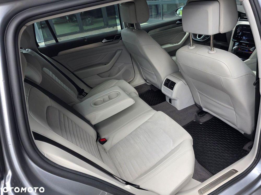 Volkswagen Passat 2.0 TDI Elegance DSG - 19