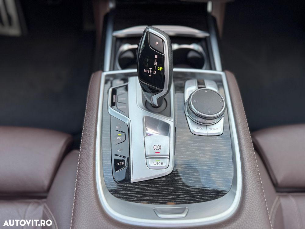 BMW Seria 7 745e - 29