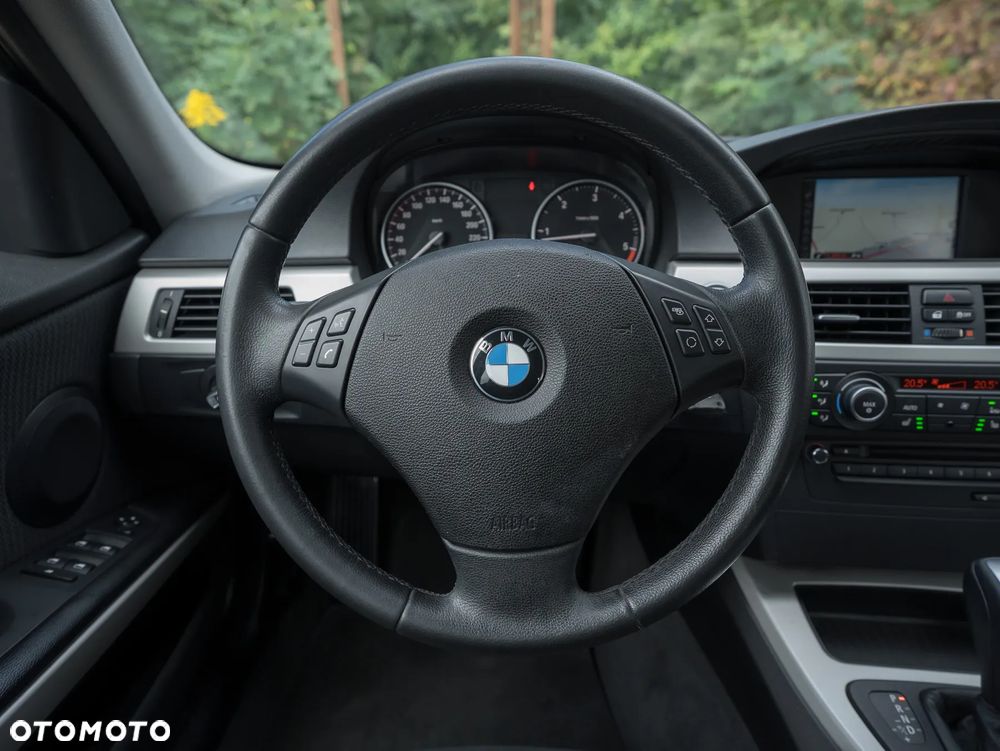 BMW Seria 3 318d DPF Touring - 25