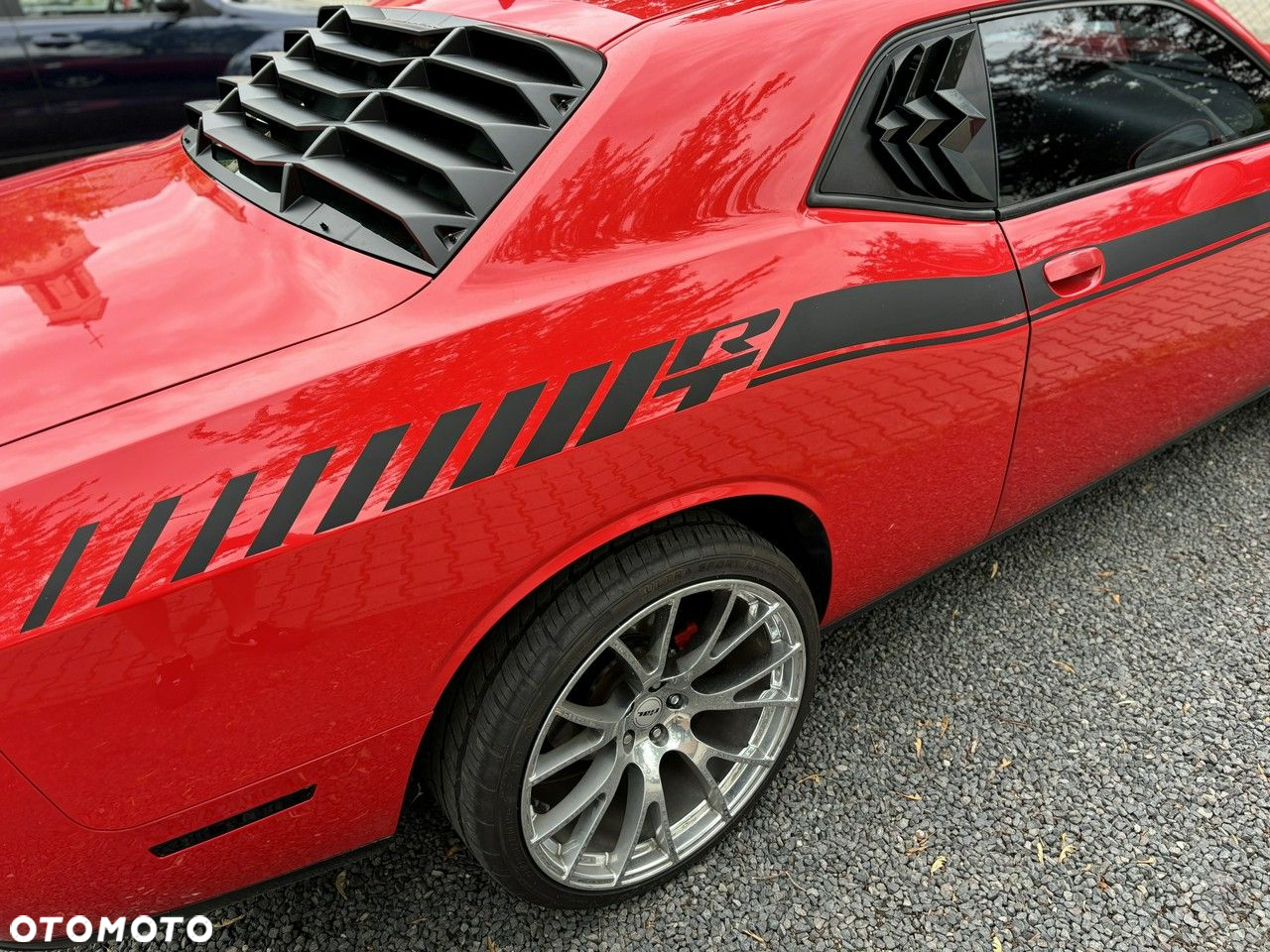 Dodge Challenger - 2