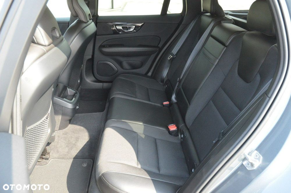 Volvo V60 D4 Geartronic Momentum - 37