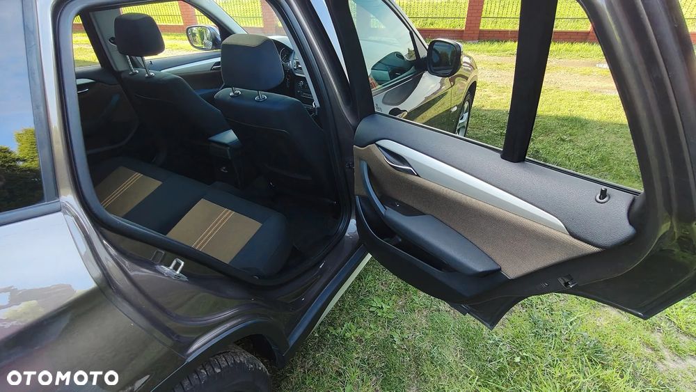 BMW X1 sDrive18d xLine - 28