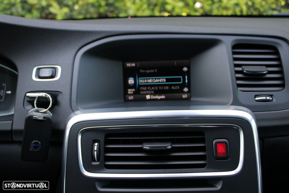 Volvo V60 1.6 D2 Momentum Eco - 14