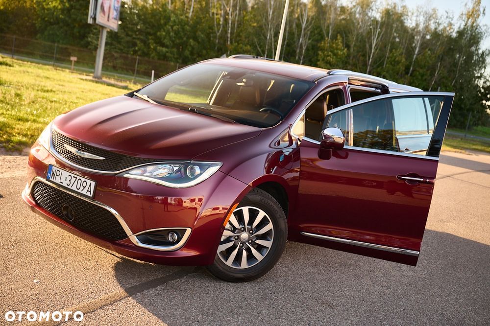 Chrysler Pacifica - 16