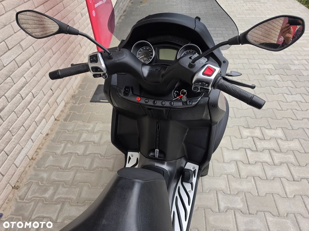 Piaggio MP-3 - 12