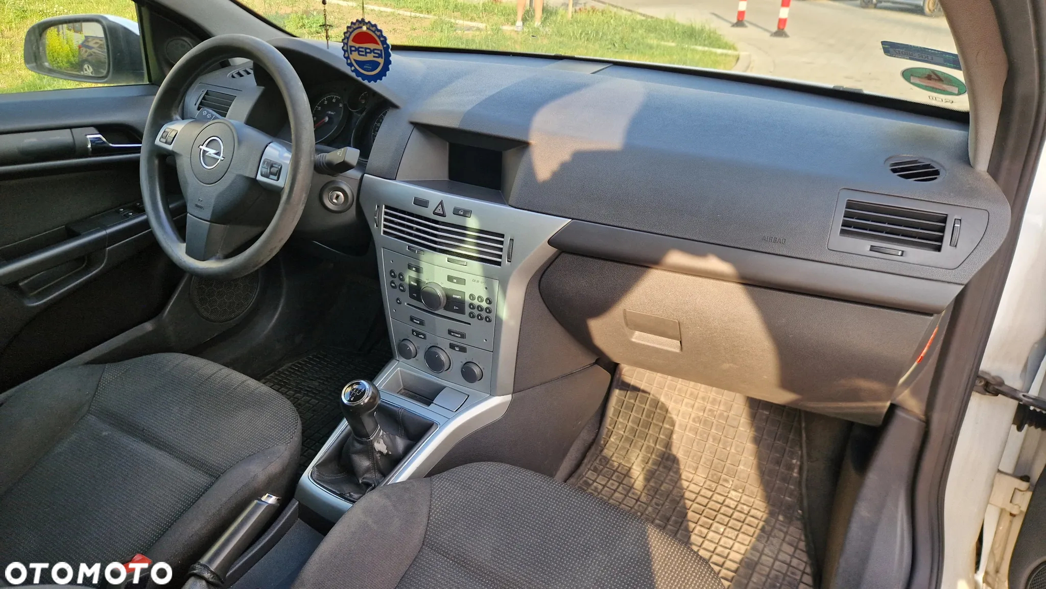 Opel Astra GTC 1.6 - 13