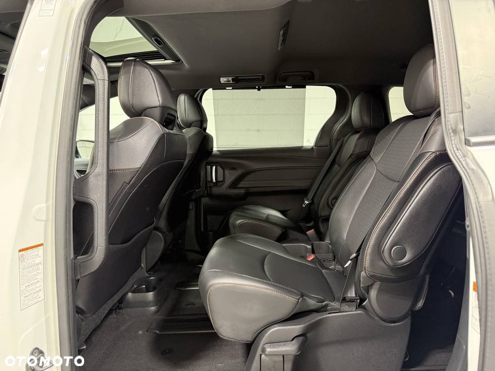 Toyota Sienna - 16