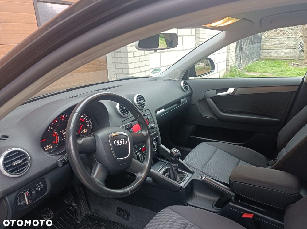 Audi A3 Sportback 1.6 TDI DPF Ambiente - 20