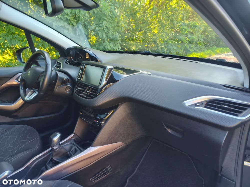 Peugeot 2008 1.2 Pure Tech Style S&S - 13
