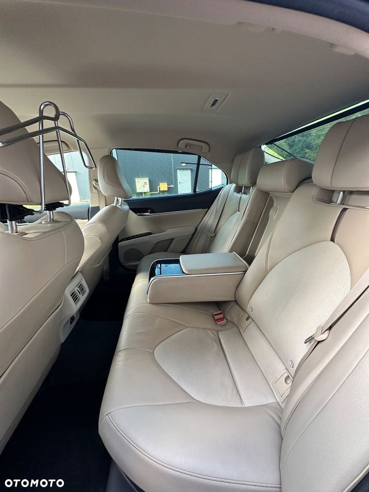 Toyota Camry 2.5 Hybrid Executive CVT - 12