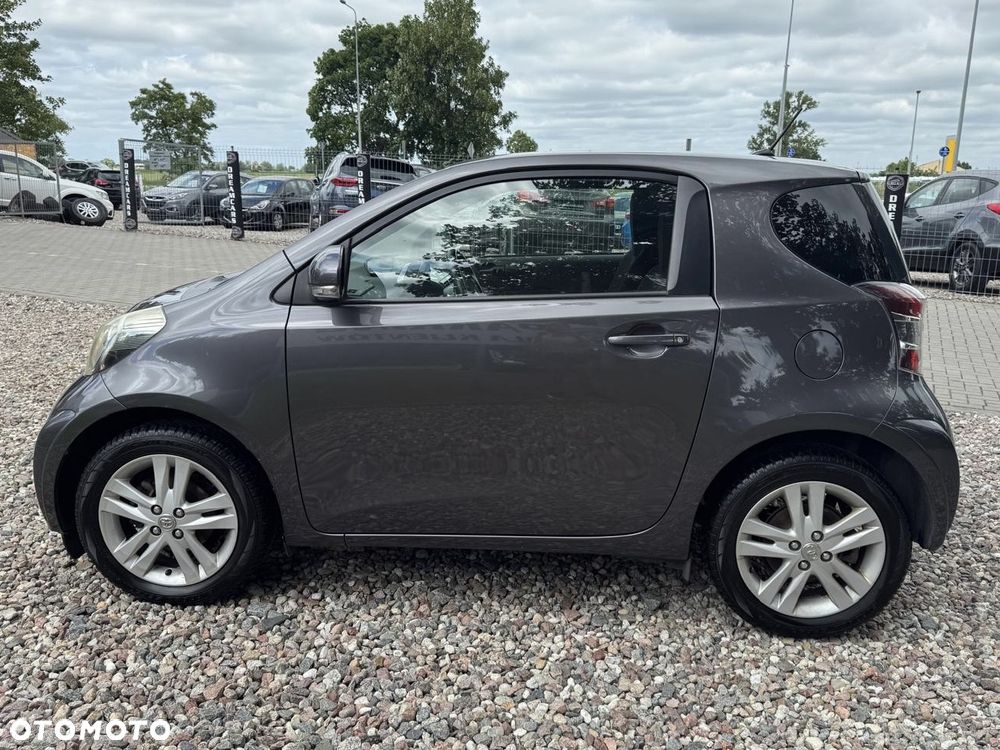 Toyota iQ - 7