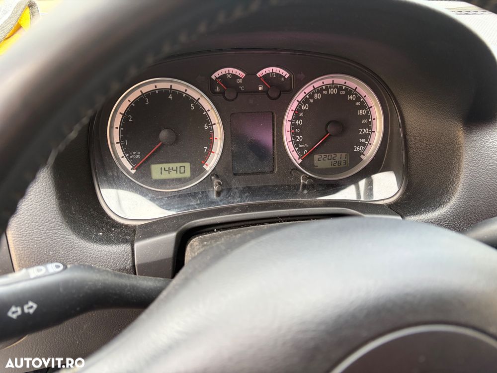 Volkswagen Bora 1.6 FSI Highline - 7