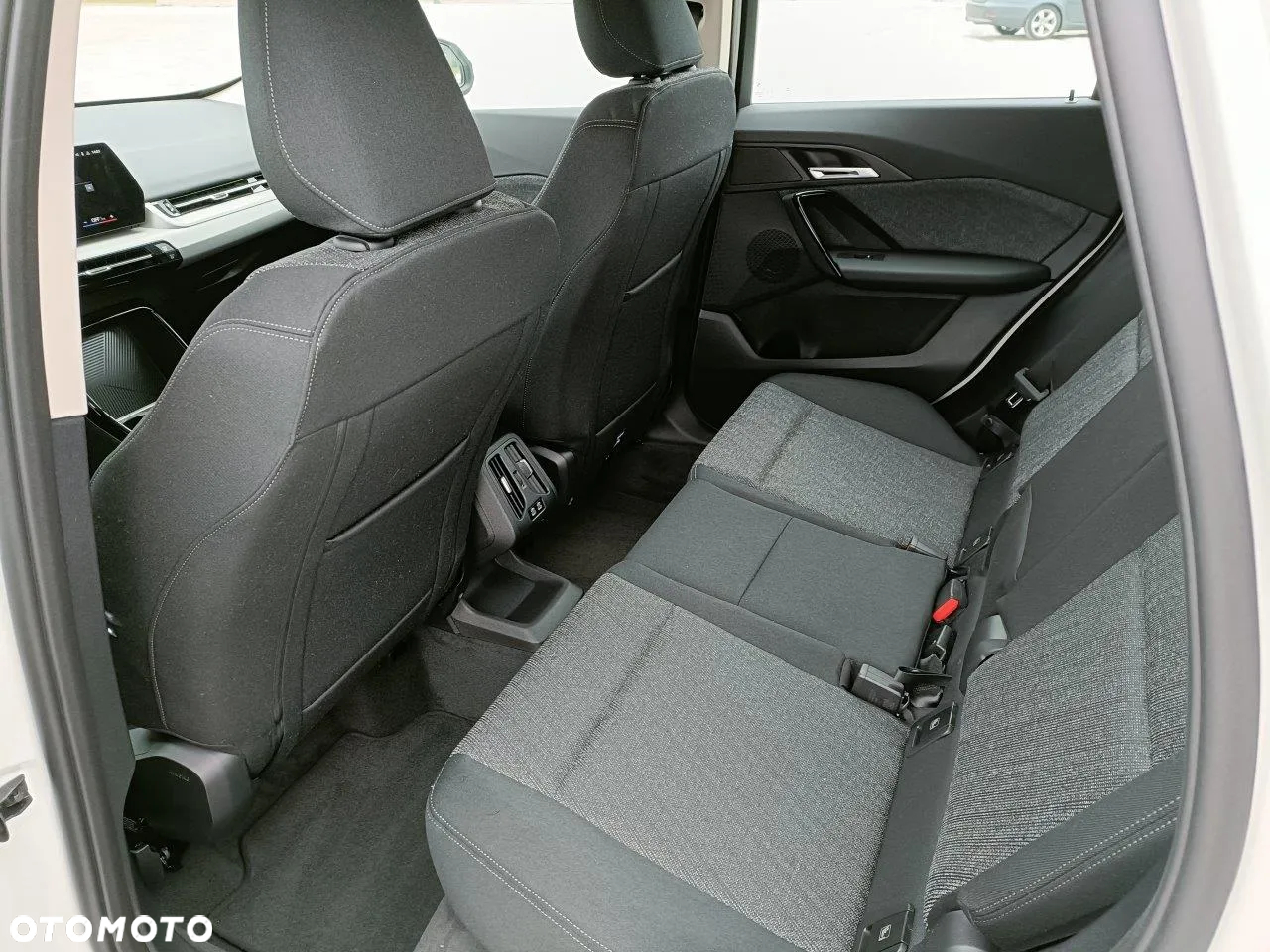 BMW X1 sDrive18i xLine - 8